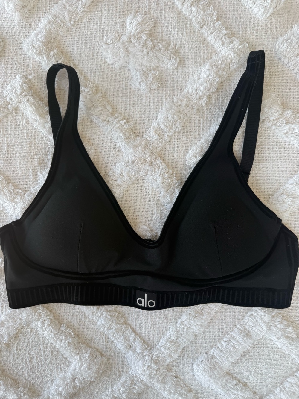 Alo Airlift Line Up Black Sports Bra
